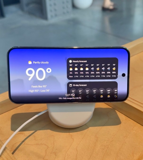 PixelSnap Charger Stand